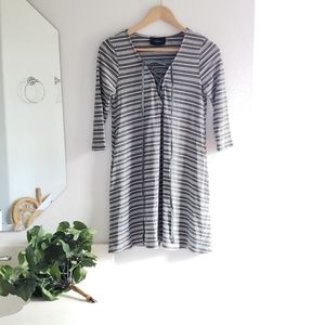 Storia Light Moss Gray and White Dress Size Small